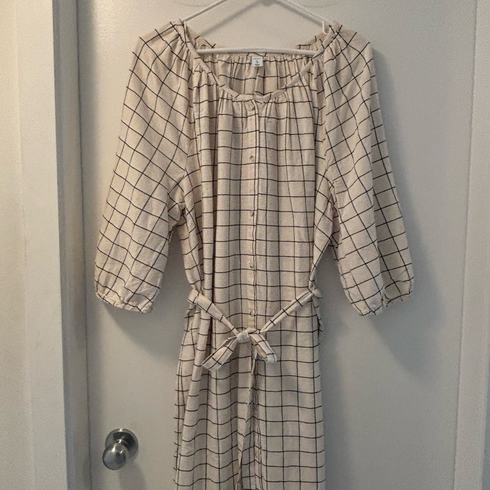 Old Navy Cream Raglan Sleeve Midi Sundress